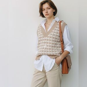 Abercrombie & Fitch V-Neck Houndstooth Sweater Vest